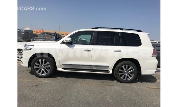 သွင်းကုန် Toyota Land Cruiser White ကား Import - Dubai Ayeyarwady သွင်းကုန် Toyota Land Cruiser White ကား Import - Dubai Ayeyarwady