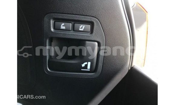 သွင်းကုန် Toyota Land Cruiser White ကား Import - Dubai Ayeyarwady သွင်းကုန် Toyota Land Cruiser White ကား Import - Dubai Ayeyarwady