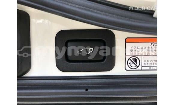 သွင်းကုန် Toyota Land Cruiser White ကား Import - Dubai Ayeyarwady သွင်းကုန် Toyota Land Cruiser White ကား Import - Dubai Ayeyarwady