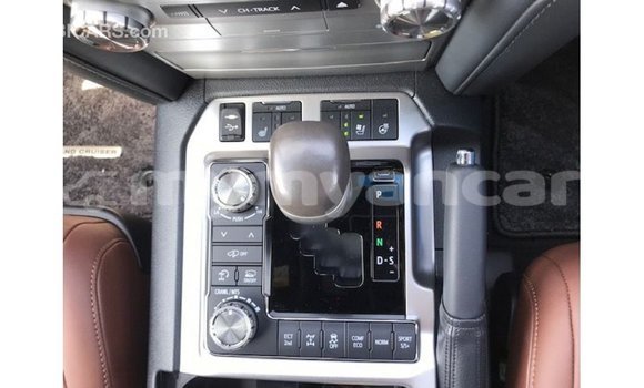 သွင်းကုန် Toyota Land Cruiser White ကား Import - Dubai Ayeyarwady သွင်းကုန် Toyota Land Cruiser White ကား Import - Dubai Ayeyarwady