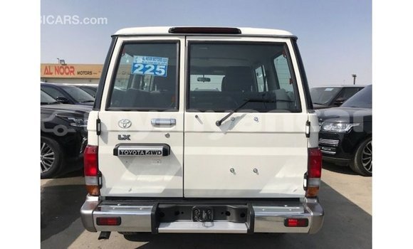 သွင်းကုန် Toyota Land Cruiser White ကား Import - Dubai Ayeyarwady သွင်းကုန် Toyota Land Cruiser White ကား Import - Dubai Ayeyarwady