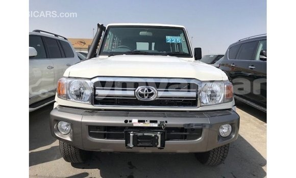 သွင်းကုန် Toyota Land Cruiser White ကား Import - Dubai Ayeyarwady သွင်းကုန် Toyota Land Cruiser White ကား Import - Dubai Ayeyarwady