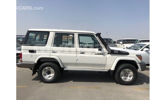သွင်းကုန် Toyota Land Cruiser White ကား Import - Dubai Ayeyarwady သွင်းကုန် Toyota Land Cruiser White ကား Import - Dubai Ayeyarwady
