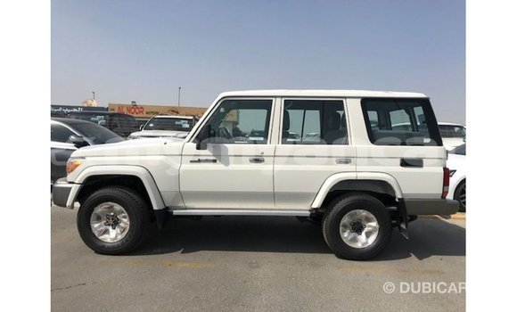 သွင်းကုန် Toyota Land Cruiser White ကား Import - Dubai Ayeyarwady သွင်းကုန် Toyota Land Cruiser White ကား Import - Dubai Ayeyarwady