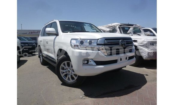 သွင်းကုန် Toyota Land Cruiser White ကား Import - Dubai Ayeyarwady သွင်းကုန် Toyota Land Cruiser White ကား Import - Dubai Ayeyarwady