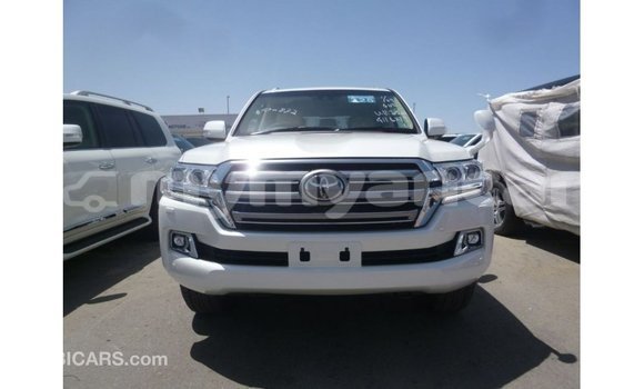 သွင်းကုန် Toyota Land Cruiser White ကား Import - Dubai Ayeyarwady သွင်းကုန် Toyota Land Cruiser White ကား Import - Dubai Ayeyarwady