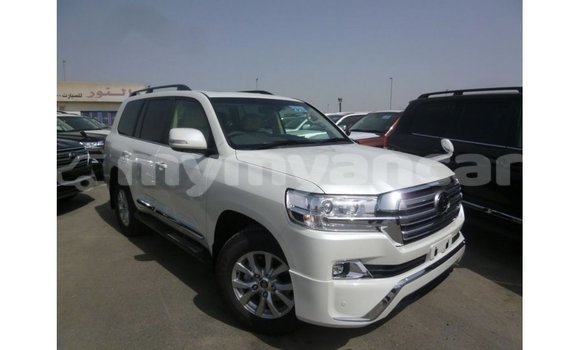 သွင်းကုန် Toyota Land Cruiser White ကား Import - Dubai Ayeyarwady သွင်းကုန် Toyota Land Cruiser White ကား Import - Dubai Ayeyarwady