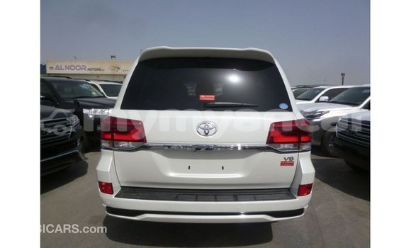 သွင်းကုန် Toyota Land Cruiser White ကား Import - Dubai Ayeyarwady သွင်းကုန် Toyota Land Cruiser White ကား Import - Dubai Ayeyarwady