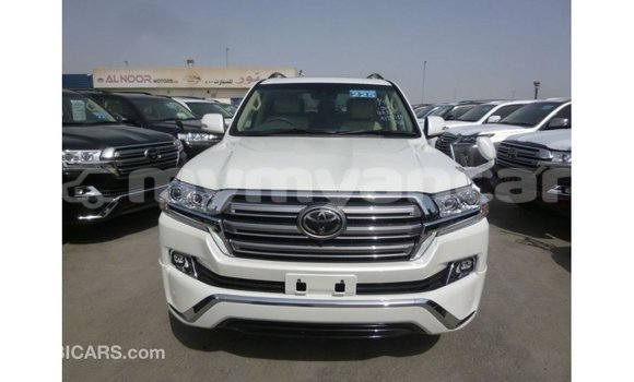 သွင်းကုန် Toyota Land Cruiser White ကား Import - Dubai Ayeyarwady သွင်းကုန် Toyota Land Cruiser White ကား Import - Dubai Ayeyarwady