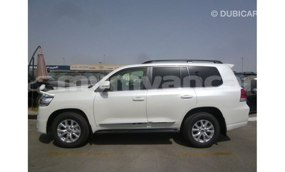 သွင်းကုန် Toyota Land Cruiser White ကား Import - Dubai Ayeyarwady သွင်းကုန် Toyota Land Cruiser White ကား Import - Dubai Ayeyarwady