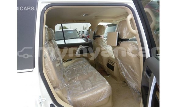 Acheter Import Voiture Toyota Land Cruiser Blanc à Import - Dubai, #<Region:0x000000000c5121b8> Acheter Import Voiture Toyota Land Cruiser Blanc à Import - Dubai, #<Region:0x000000000c5121b8>