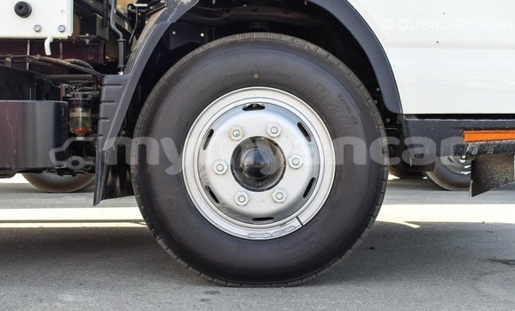 သွင်းကုန် Mitsubishi L400 White ထရပ်ကား Import - Dubai Ayeyarwady