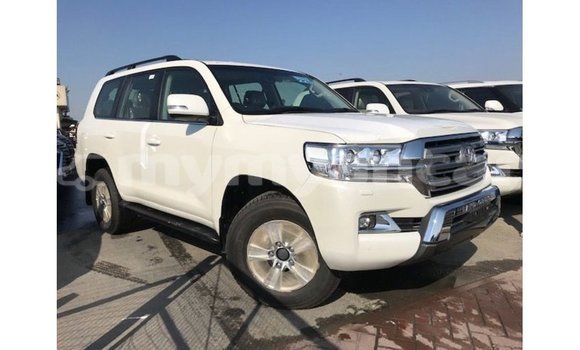 သွင်းကုန် Toyota Land Cruiser White ကား Import - Dubai Ayeyarwady သွင်းကုန် Toyota Land Cruiser White ကား Import - Dubai Ayeyarwady