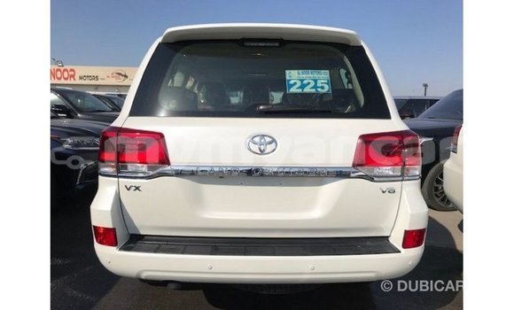 သွင်းကုန် Toyota Land Cruiser White ကား Import - Dubai Ayeyarwady သွင်းကုန် Toyota Land Cruiser White ကား Import - Dubai Ayeyarwady