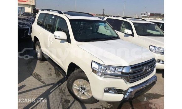 သွင်းကုန် Toyota Land Cruiser White ကား Import - Dubai Ayeyarwady သွင်းကုန် Toyota Land Cruiser White ကား Import - Dubai Ayeyarwady
