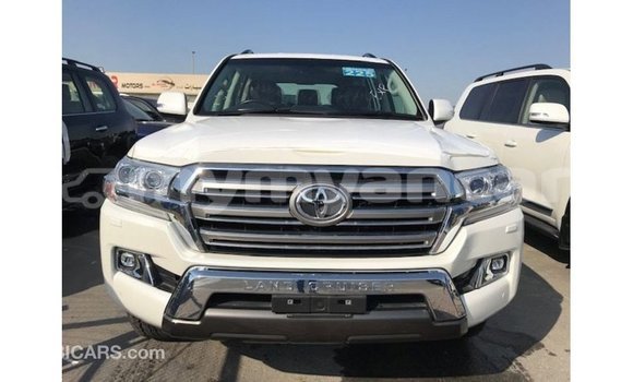 သွင်းကုန် Toyota Land Cruiser White ကား Import - Dubai Ayeyarwady သွင်းကုန် Toyota Land Cruiser White ကား Import - Dubai Ayeyarwady