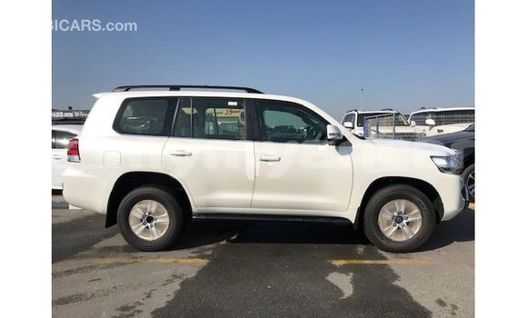 သွင်းကုန် Toyota Land Cruiser White ကား Import - Dubai Ayeyarwady သွင်းကုန် Toyota Land Cruiser White ကား Import - Dubai Ayeyarwady
