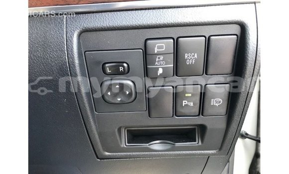သွင်းကုန် Toyota Land Cruiser White ကား Import - Dubai Ayeyarwady သွင်းကုန် Toyota Land Cruiser White ကား Import - Dubai Ayeyarwady