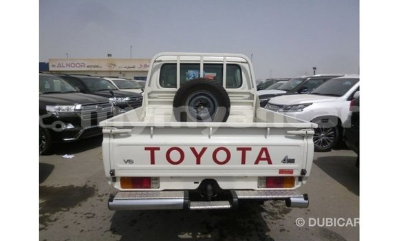 သွင်းကုန် Toyota Land Cruiser White ကား Import - Dubai Ayeyarwady သွင်းကုန် Toyota Land Cruiser White ကား Import - Dubai Ayeyarwady