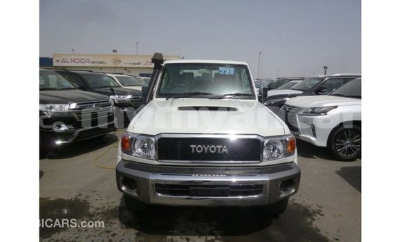 သွင်းကုန် Toyota Land Cruiser White ကား Import - Dubai Ayeyarwady သွင်းကုန် Toyota Land Cruiser White ကား Import - Dubai Ayeyarwady