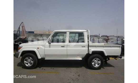သွင်းကုန် Toyota Land Cruiser White ကား Import - Dubai Ayeyarwady သွင်းကုန် Toyota Land Cruiser White ကား Import - Dubai Ayeyarwady