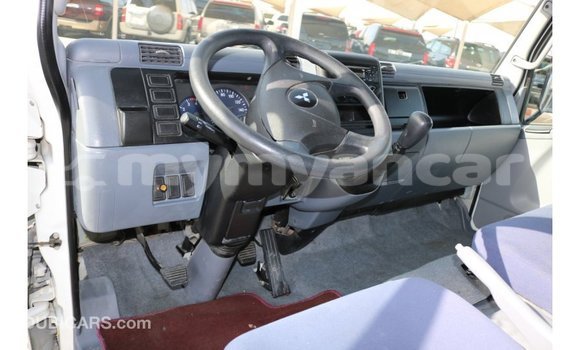 သွင်းကုန် Mitsubishi L400 White ထရပ်ကား Import - Dubai Ayeyarwady