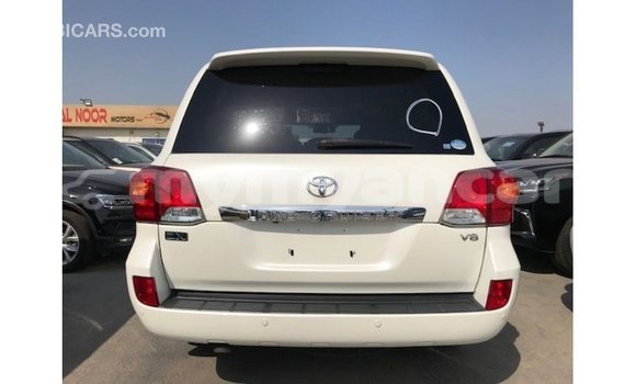 Acheter Import Voiture Toyota Land Cruiser Blanc à Import - Dubai, #<Region:0x000000000c5121b8> Acheter Import Voiture Toyota Land Cruiser Blanc à Import - Dubai, #<Region:0x000000000c5121b8>