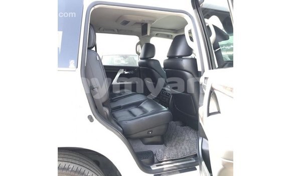 Acheter Import Voiture Toyota Land Cruiser Blanc à Import - Dubai, #<Region:0x000000000c5121b8> Acheter Import Voiture Toyota Land Cruiser Blanc à Import - Dubai, #<Region:0x000000000c5121b8>