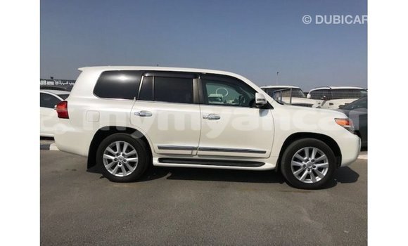 Acheter Import Voiture Toyota Land Cruiser Blanc à Import - Dubai, #<Region:0x000000000c5121b8> Acheter Import Voiture Toyota Land Cruiser Blanc à Import - Dubai, #<Region:0x000000000c5121b8>