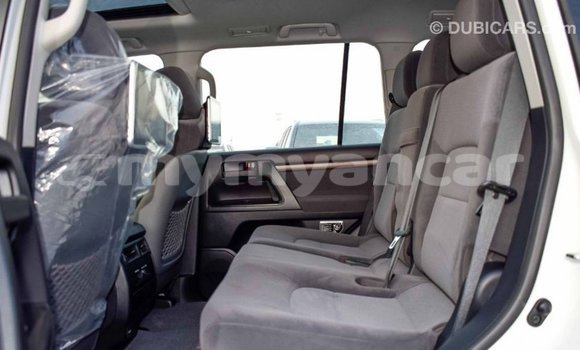 Buy Import Toyota Land Cruiser White Car in Import - Dubai in Ayeyarwady Buy Import Toyota Land Cruiser White Car in Import - Dubai in Ayeyarwady