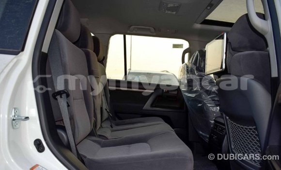 Buy Import Toyota Land Cruiser White Car in Import - Dubai in Ayeyarwady Buy Import Toyota Land Cruiser White Car in Import - Dubai in Ayeyarwady