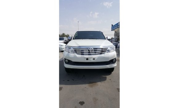 သွင်းကုန် Toyota Fortuner White ကား Import - Dubai Ayeyarwady သွင်းကုန် Toyota Fortuner White ကား Import - Dubai Ayeyarwady
