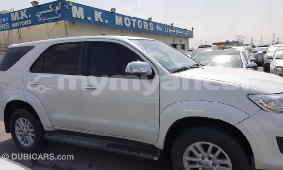သွင်းကုန် Toyota Fortuner White ကား Import - Dubai Ayeyarwady သွင်းကုန် Toyota Fortuner White ကား Import - Dubai Ayeyarwady