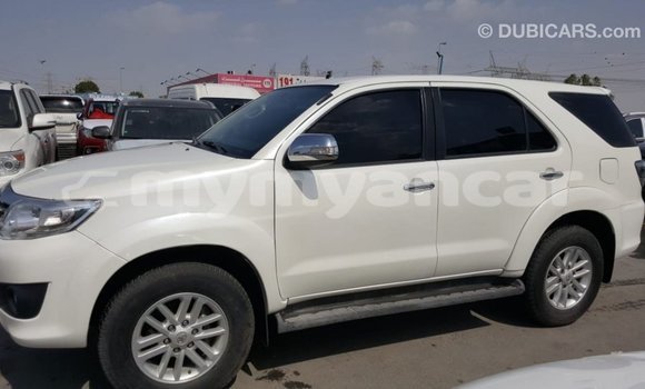 သွင်းကုန် Toyota Fortuner White ကား Import - Dubai Ayeyarwady သွင်းကုန် Toyota Fortuner White ကား Import - Dubai Ayeyarwady
