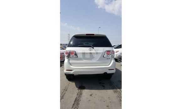 သွင်းကုန် Toyota Fortuner White ကား Import - Dubai Ayeyarwady သွင်းကုန် Toyota Fortuner White ကား Import - Dubai Ayeyarwady