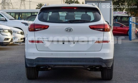 သွင်းကုန် Hyundai Tucson White ကား Import - Dubai Ayeyarwady သွင်းကုန် Hyundai Tucson White ကား Import - Dubai Ayeyarwady