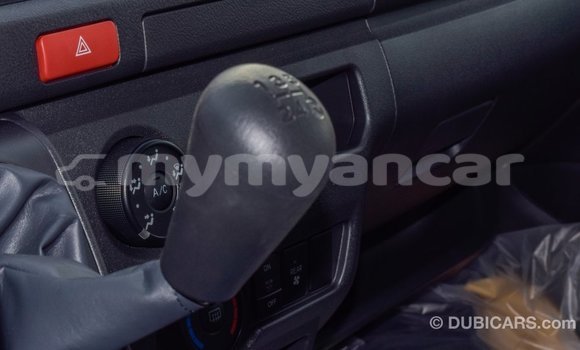 Buy Import Toyota Hiace White Car in Import - Dubai in Ayeyarwady Buy Import Toyota Hiace White Car in Import - Dubai in Ayeyarwady