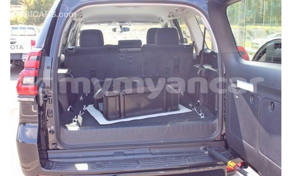 Buy Import Toyota Hilux Black Car in Import - Dubai in Ayeyarwady Buy Import Toyota Hilux Black Car in Import - Dubai in Ayeyarwady