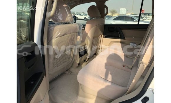 Buy Import Toyota Land Cruiser White Car in Import - Dubai in Ayeyarwady Buy Import Toyota Land Cruiser White Car in Import - Dubai in Ayeyarwady