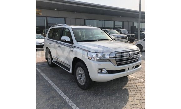 Buy Import Toyota Land Cruiser White Car in Import - Dubai in Ayeyarwady Buy Import Toyota Land Cruiser White Car in Import - Dubai in Ayeyarwady