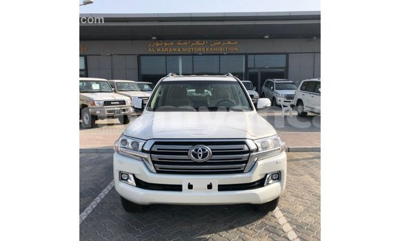 Buy Import Toyota Land Cruiser White Car in Import - Dubai in Ayeyarwady Buy Import Toyota Land Cruiser White Car in Import - Dubai in Ayeyarwady