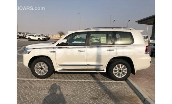 Buy Import Toyota Land Cruiser White Car in Import - Dubai in Ayeyarwady Buy Import Toyota Land Cruiser White Car in Import - Dubai in Ayeyarwady
