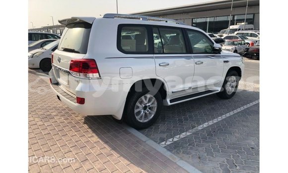 Buy Import Toyota Land Cruiser White Car in Import - Dubai in Ayeyarwady Buy Import Toyota Land Cruiser White Car in Import - Dubai in Ayeyarwady