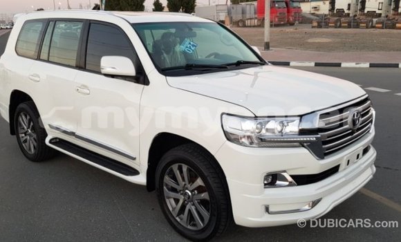Buy Import Toyota Land Cruiser White Car in Import - Dubai in Ayeyarwady Buy Import Toyota Land Cruiser White Car in Import - Dubai in Ayeyarwady