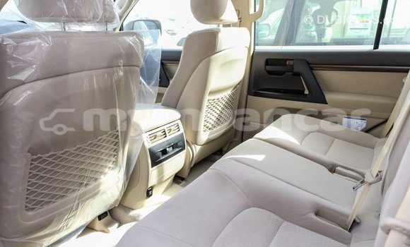 Buy Import Toyota Land Cruiser White Car in Import - Dubai in Ayeyarwady Buy Import Toyota Land Cruiser White Car in Import - Dubai in Ayeyarwady