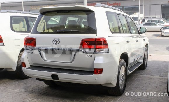 Buy Import Toyota Land Cruiser White Car in Import - Dubai in Ayeyarwady Buy Import Toyota Land Cruiser White Car in Import - Dubai in Ayeyarwady