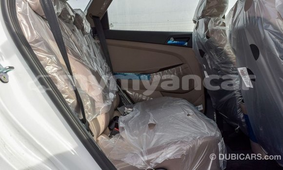 သွင်းကုန် Hyundai Tucson White ကား Import - Dubai Ayeyarwady သွင်းကုန် Hyundai Tucson White ကား Import - Dubai Ayeyarwady