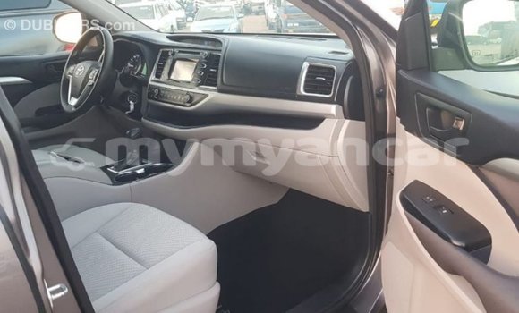 Buy Import Toyota Highlander Other Car in Import - Dubai in Ayeyarwady Buy Import Toyota Highlander Other Car in Import - Dubai in Ayeyarwady