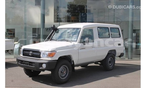 Buy Import Toyota Land Cruiser White Car in Import - Dubai in Ayeyarwady Buy Import Toyota Land Cruiser White Car in Import - Dubai in Ayeyarwady