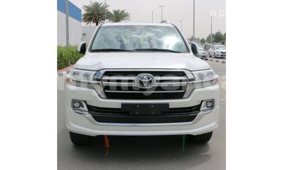 Buy Import Toyota Land Cruiser White Car in Import - Dubai in Ayeyarwady Buy Import Toyota Land Cruiser White Car in Import - Dubai in Ayeyarwady